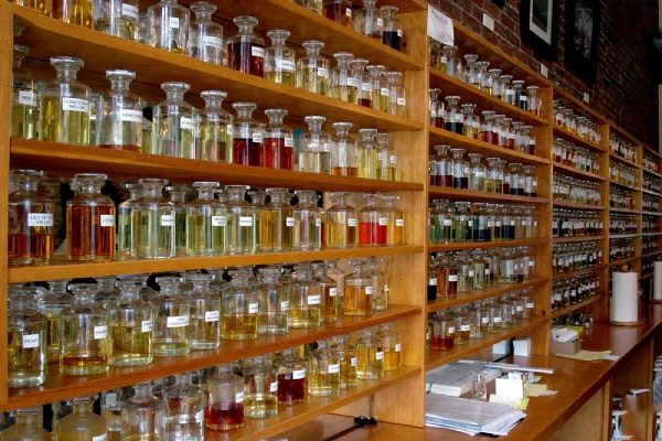 عطر فاخر قم