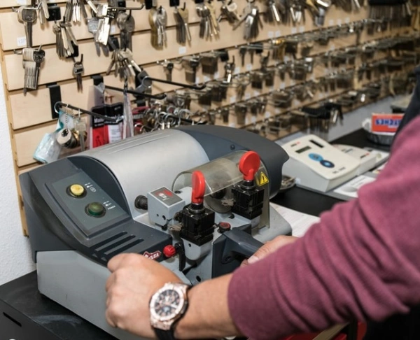 کلید سازی وقفل اتومبیل میرزاخانی