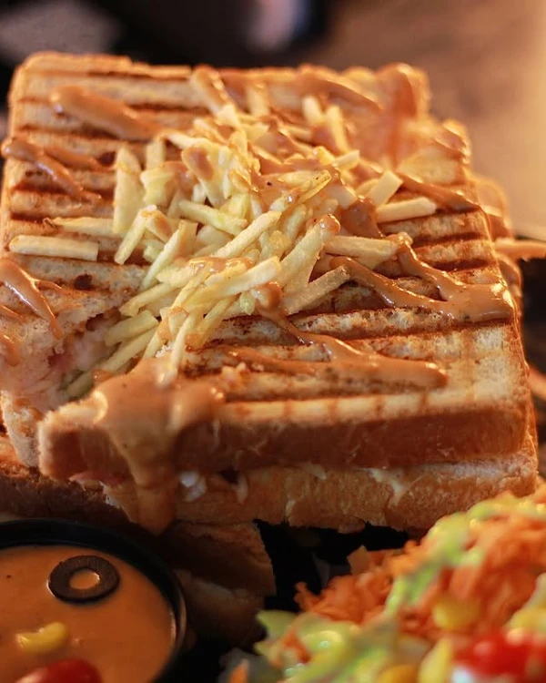 کافه رستوران لیالی قم