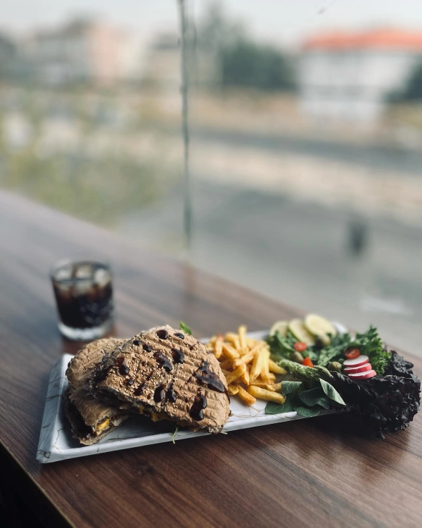 کافه مورفو پردیسان قم